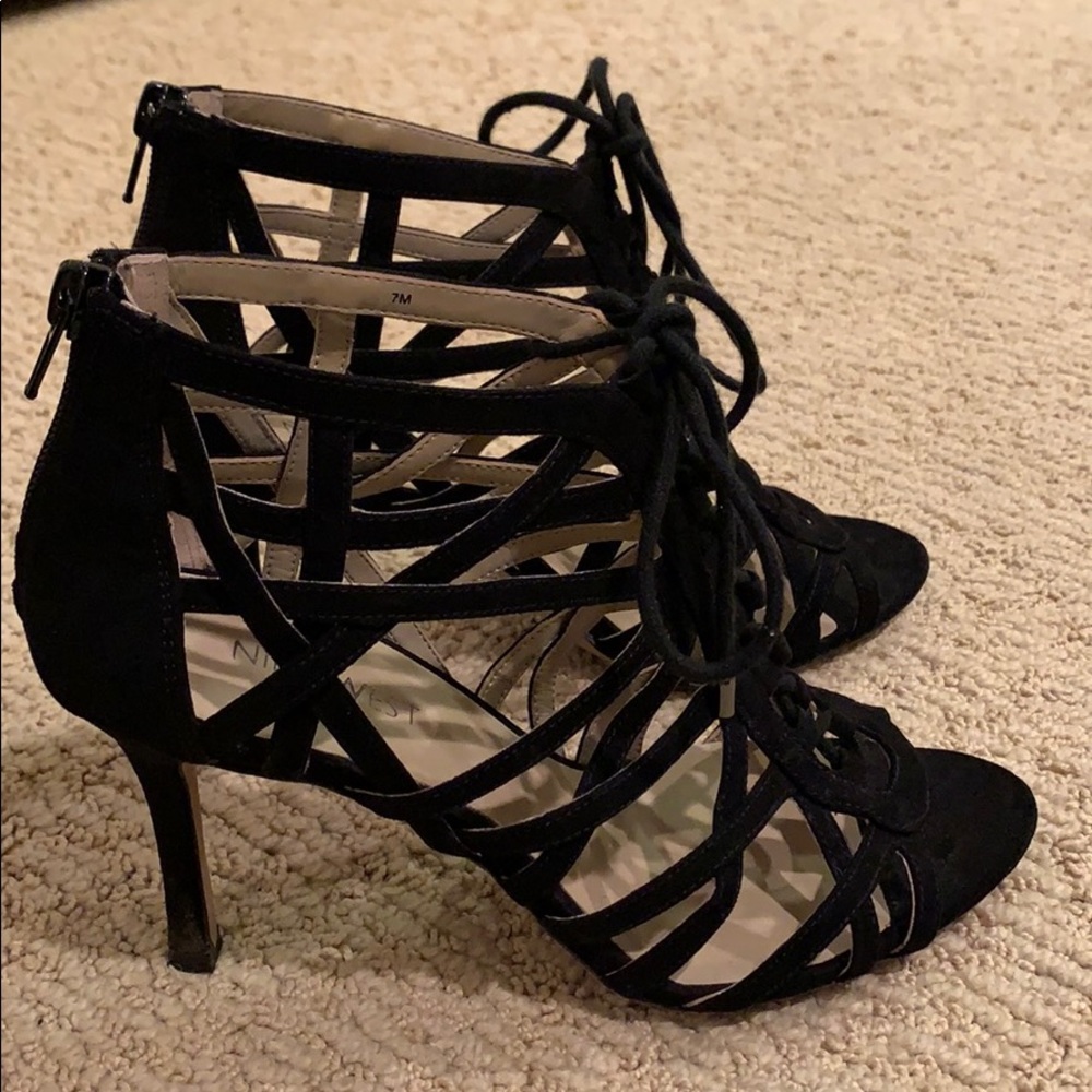 Nine West black Ghillie Sandal, size 7